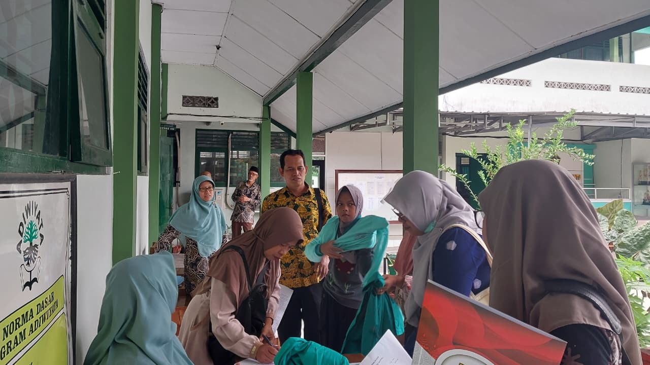 Jadi Bagian Madrasah, Murid Baru MTsN 6 Kulon Progo Mulai Lapor Diri